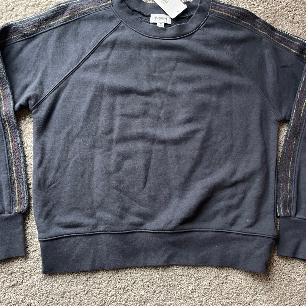 NWT Evereve Women’s Cam Embroidered Sweatshirt - medium